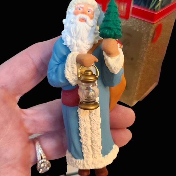VINTAGE (1991) Hallmark Keepsake Ornament "Father Christmas" Lig… - Picture 4 of 7